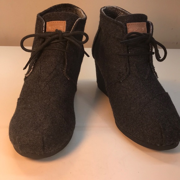 TOMS Gray Wool Wedge Booties Size 8 - Picture 2 of 12